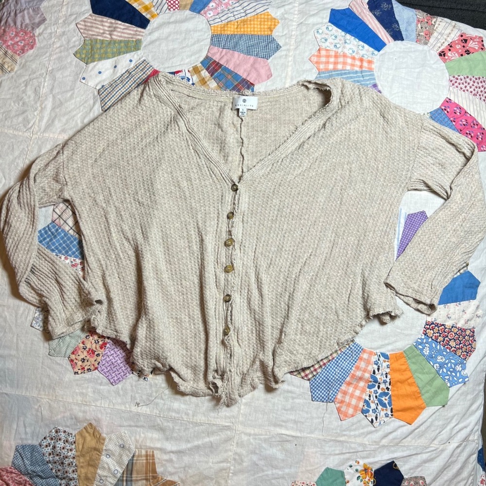 Socialite Womens Small Oatmeal Waffle Knit Button Front Cropped shirt